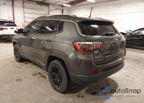 2018 Jeep Compass Latitude 4X4 from USA, damaged, VIN 3C4NJDBBXJT366352